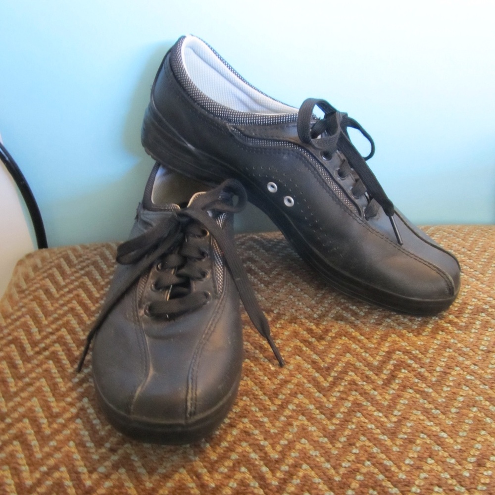 Classic lace-up black KEDS casual walking shoes